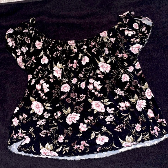 American Eagle- off the shoulder - Picture 1 of 1